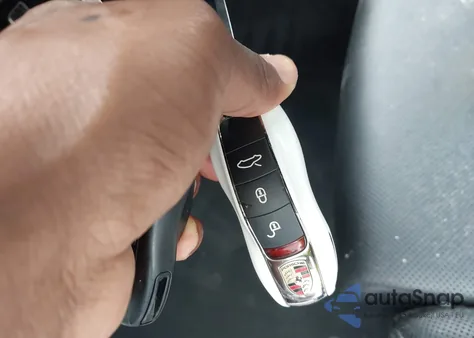 2014 Porsche 911 Carrera 4 z USA, uszkodzony, nr VIN WP0AA2A91ES106639